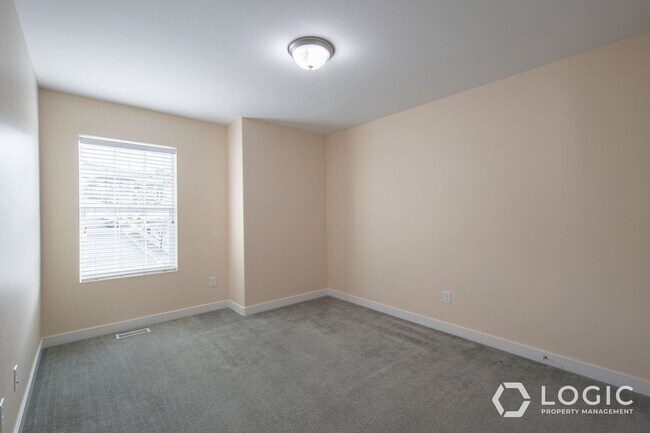 Building Photo - Stunning Home in Lehi!!