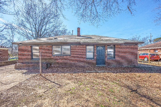 Building Photo - 1899 Sierra St