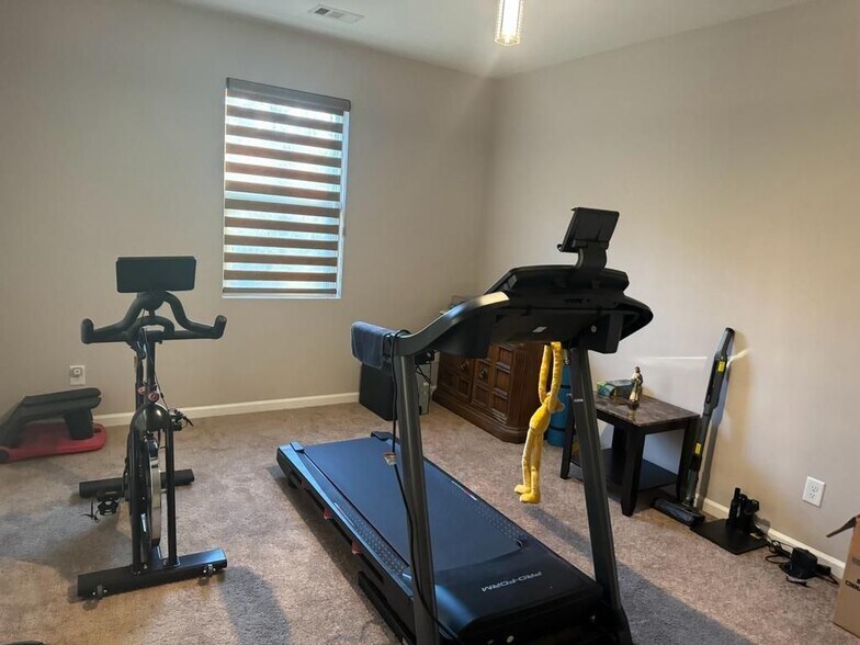 Building Photo - 1489 Washington Rose Ave