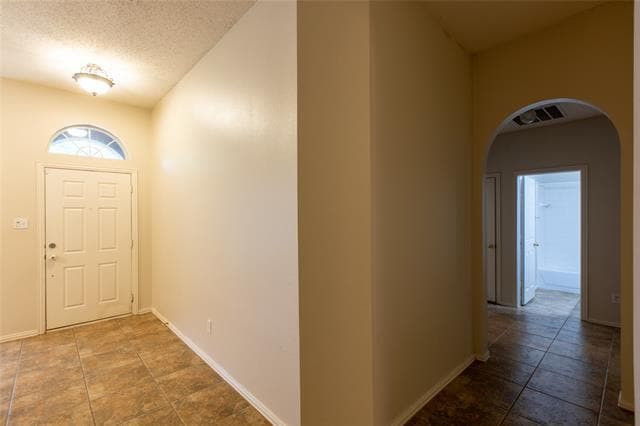 Building Photo - 3713 Pinetree Dr