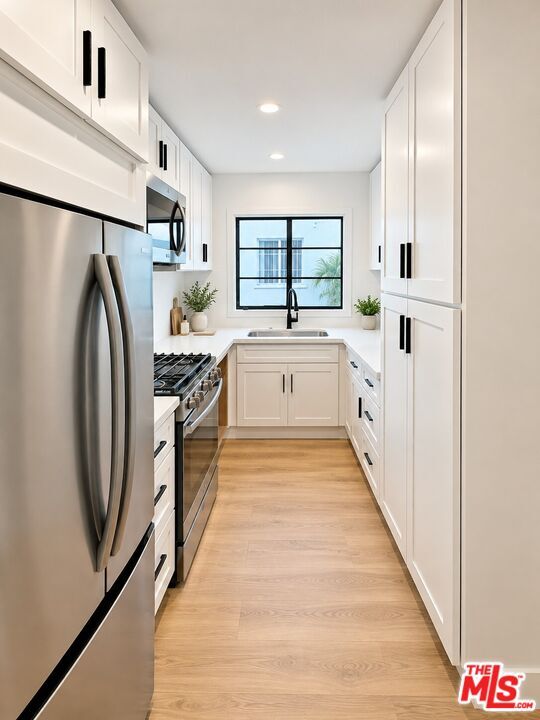 Building Photo - 8736 Holloway Dr
