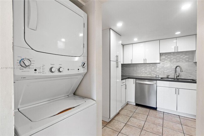 Building Photo - 6241 SW 116th Pl