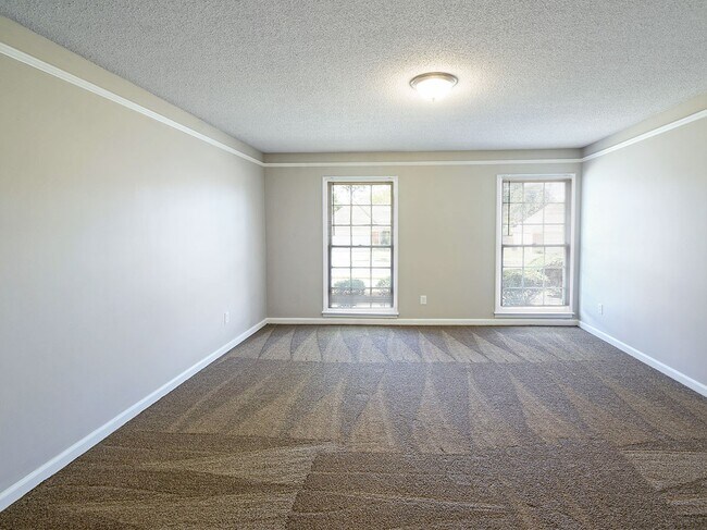 Building Photo - Pretty 4 bed, 2.5 bath home with wonderful...