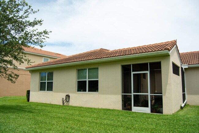 Building Photo - 1049 Normandie Way