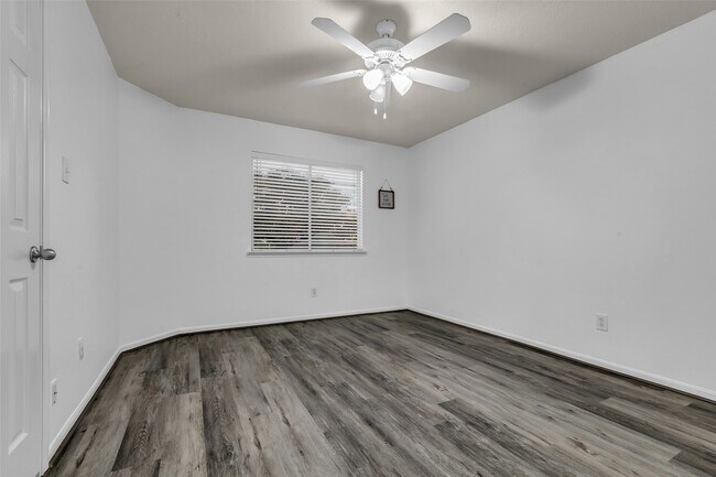 Building Photo - 210 Billingford Dr