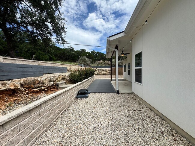 Building Photo - For Rent – 100 Brooklyn Dr, Canyon Lake, T...