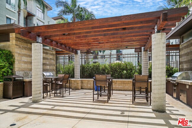 Building Photo - 100 S Alameda St