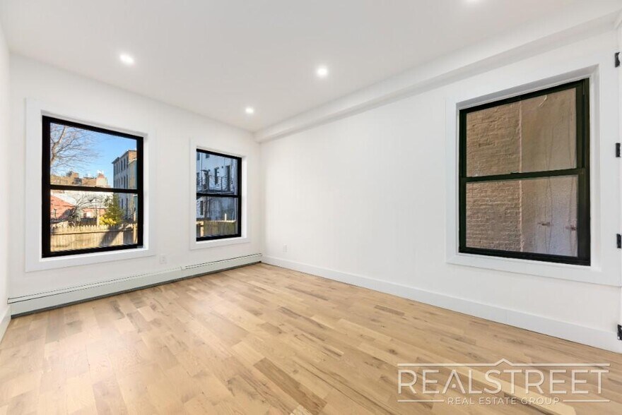 Building Photo - Stunning New 2 BR in Clinton Hill