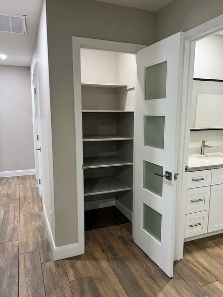 Building Photo - 2508 E Loyola Dr