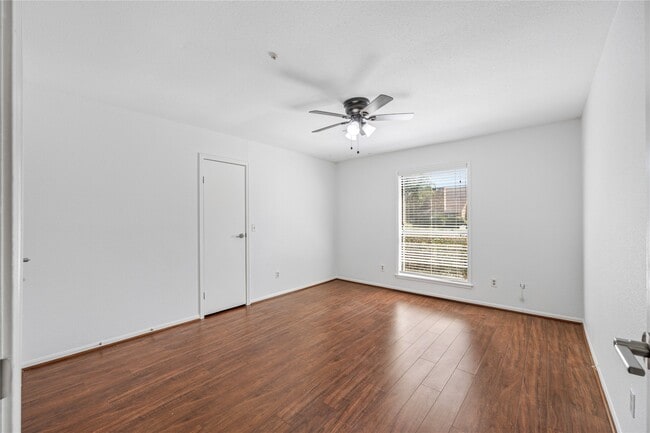 Building Photo - 11906 Pepperdine Ln