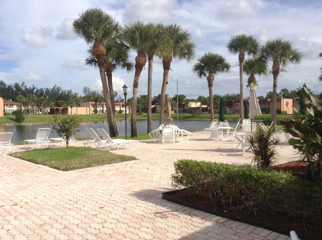 Building Photo - 355 Lake Frances Dr
