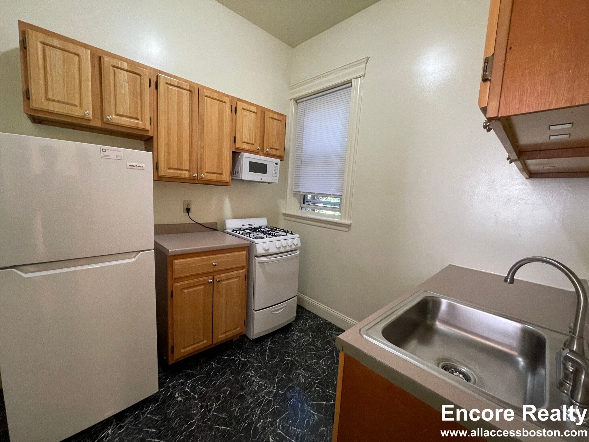 Building Photo - 108 Peterborough St