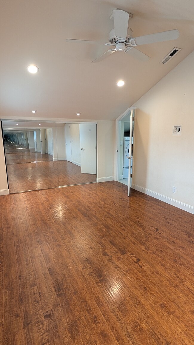 Building Photo - 15119 Grove St