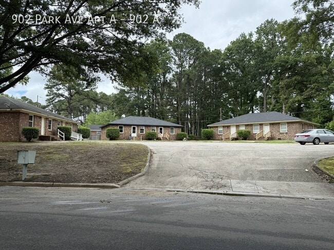 Building Photo - 902 Park Ave W