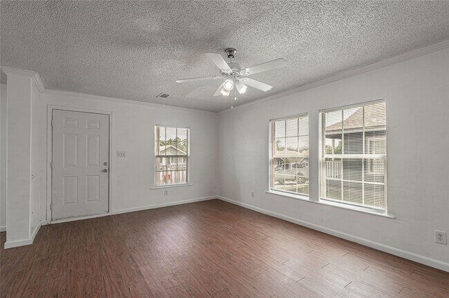 Building Photo - 144 Varsity Drive