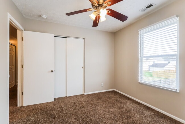 Building Photo - 6220 Maravian Dr