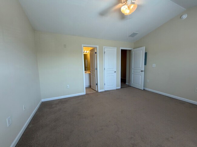Building Photo - NOW AVAILABLE!  3 bedroom/3 bath condo for RENT!  $2400 per month - Free Parking