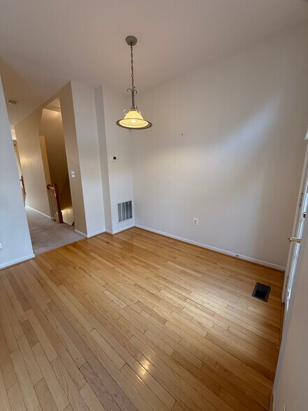 Building Photo - 5939 Kirkcaldy Ln