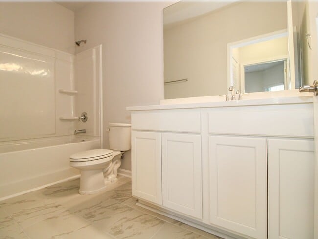 Building Photo - Lovely townhome between Athens and Madison!