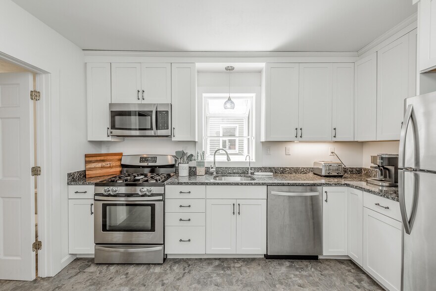 Building Photo - 21 Elsmere Rd