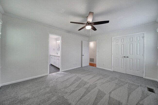 Building Photo - Charming Matthews Home for Rent!