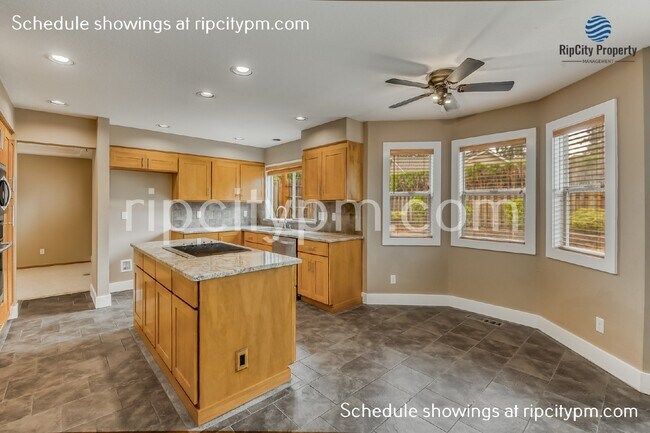 Building Photo - Beautiful 4 Bed/2.5 Bath Home in Tualatin!