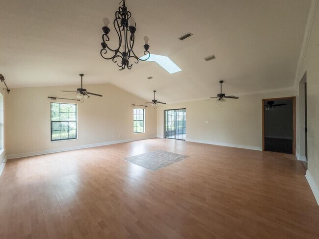 Building Photo - 8072 SW 54th Ct