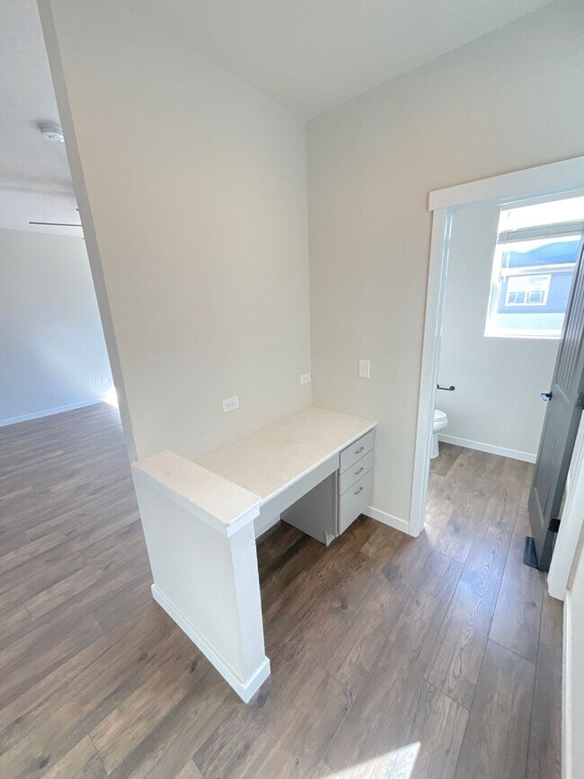 Building Photo - 4 Bedroom Home Available Near E Woodmen Rd & Rangewood Dr!