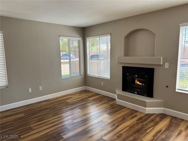 Building Photo - 910 Elegant Coral Ave