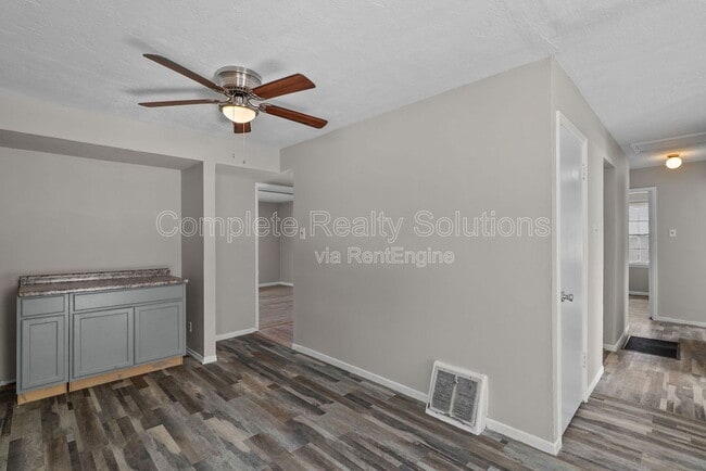 Building Photo - 409 Caithness Rd