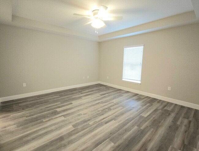 Building Photo - 116 Pine Trce
