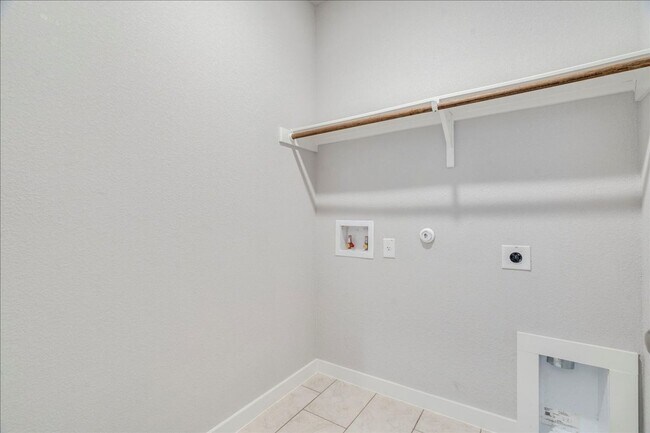 Building Photo - Amazing home ready to move in!