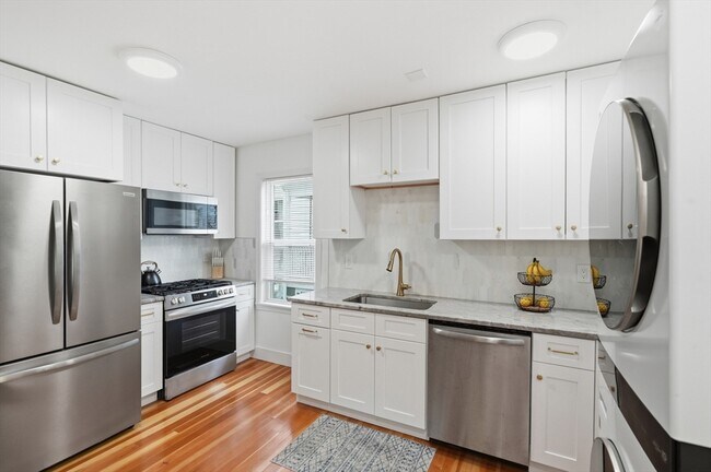 Building Photo - 31 Quimby St
