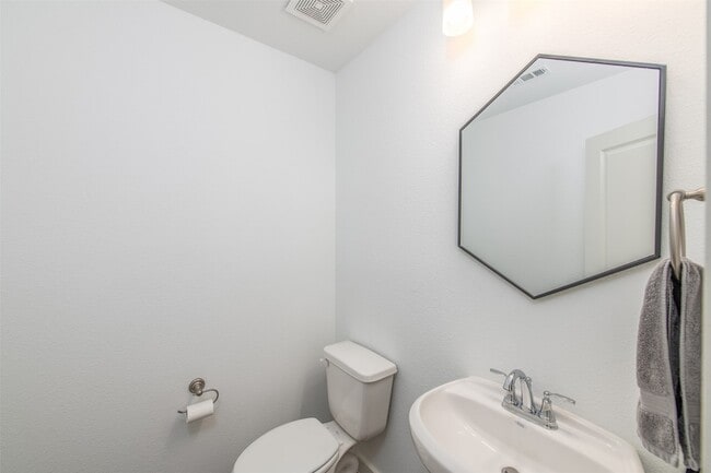Building Photo - 6520 Northern Dancer Dr