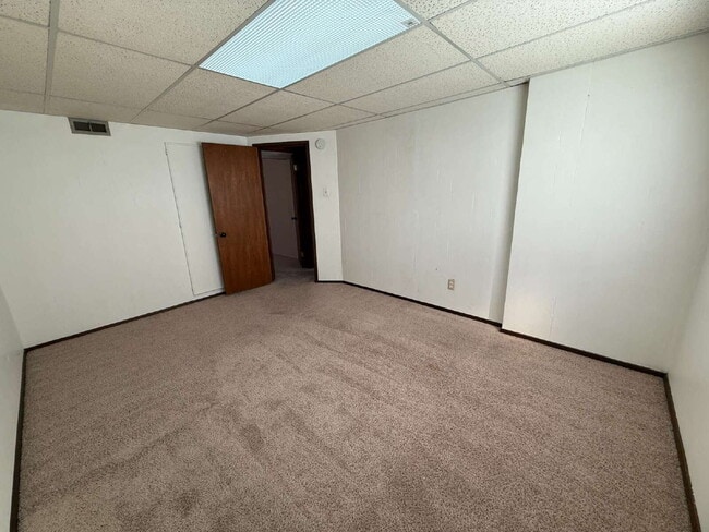 Building Photo - Spacious Home on Corner Lot Available!