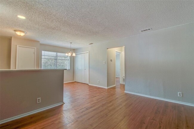 Building Photo - 400 Hedgewood Dr