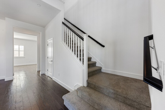 Building Photo - 1680 Southview Dr