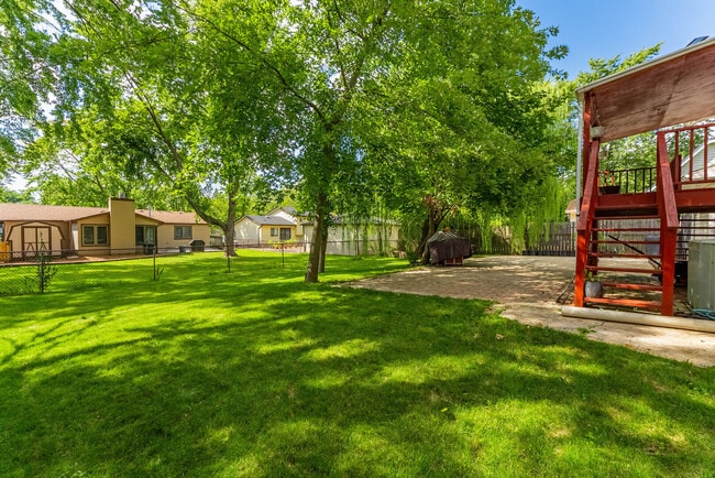 Building Photo - 121 S Orchard Dr