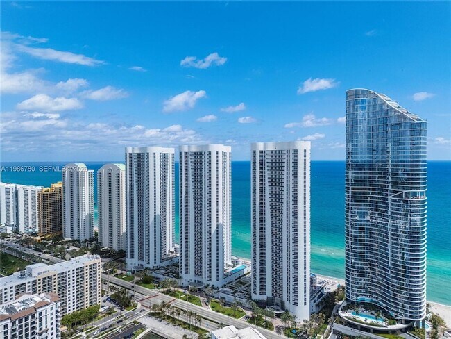 Building Photo - 16001 Collins Ave