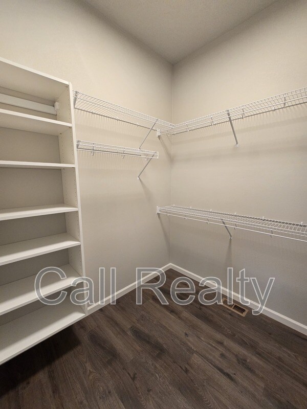 Building Photo - 5530 N Radium Ln