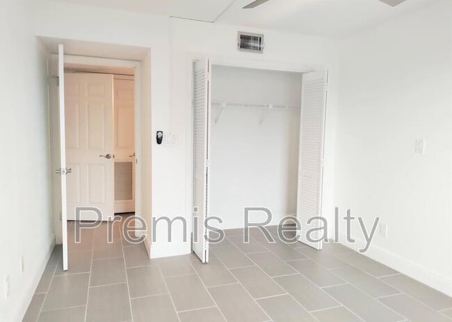 Building Photo - 14820 Rue De Bayonne