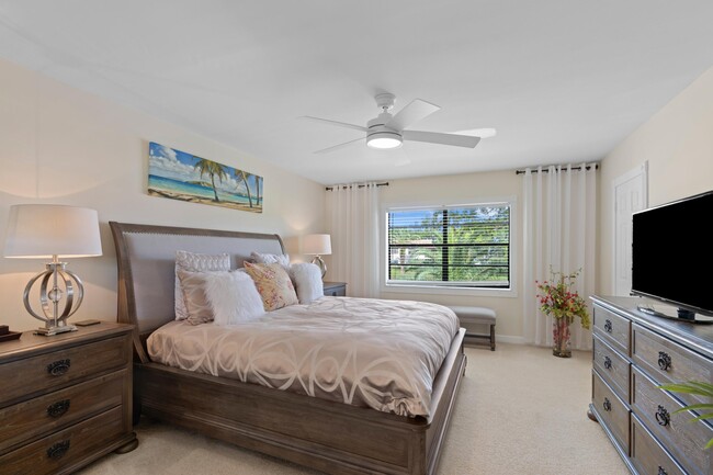 Building Photo - 9267 Vista Del Lago