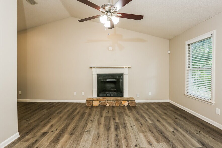 Building Photo - 2400 Boone Pl