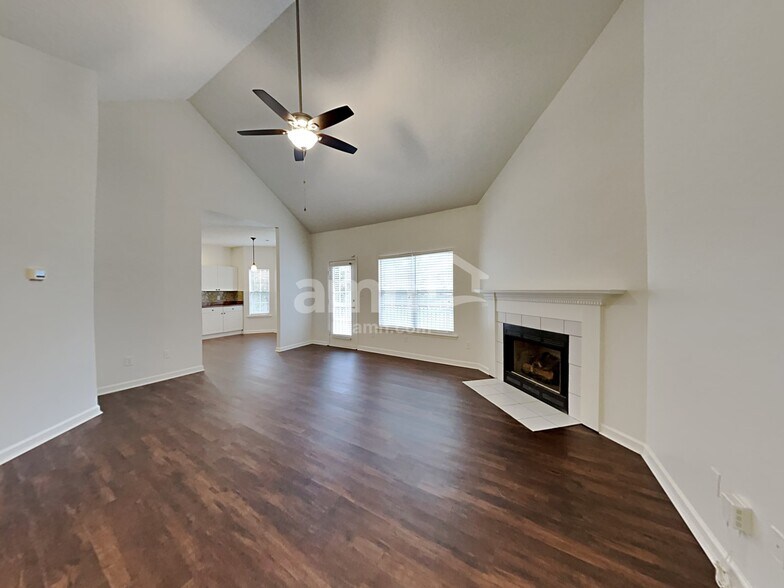 Building Photo - 19504 Tryon St