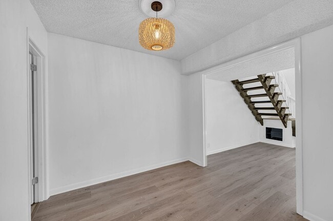 Building Photo - Great corner studio location in Belle Forest.