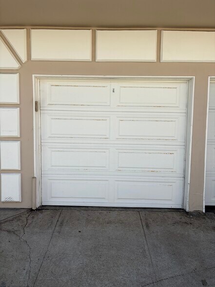 Building Photo - 3111 Bayview Dr