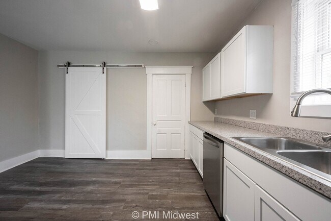 Building Photo - "Charming 3-Bedroom Duplex Haven on W 29th St – Spacious 1031 Sq Ft Gem in Indianapolis!"