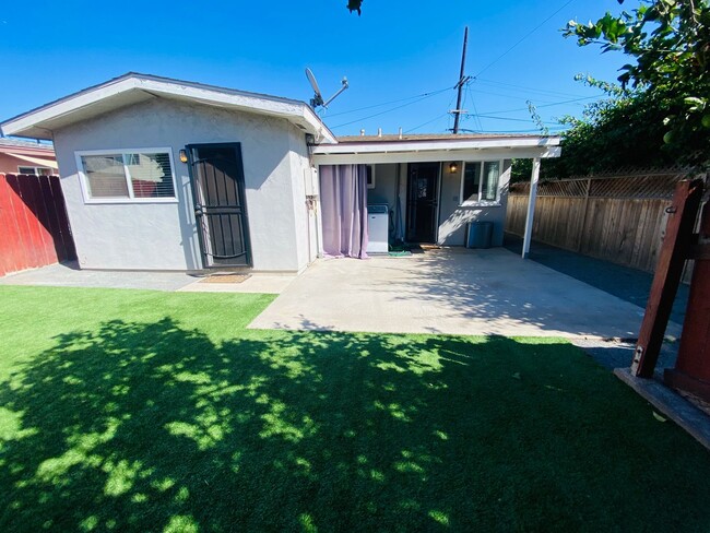 Building Photo - Lovely remodeled 3 bed 1 bath in Pacific B...