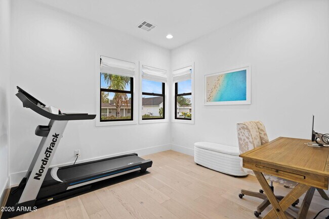 Building Photo - 4145 N 42nd Pl