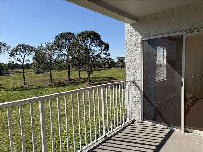 Building Photo - 13839 Fairway Island Dr